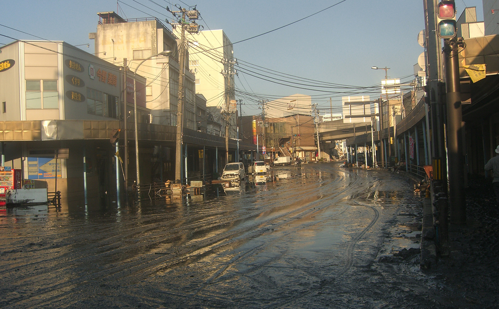 JR本塩釜駅周辺、浸水した商店街