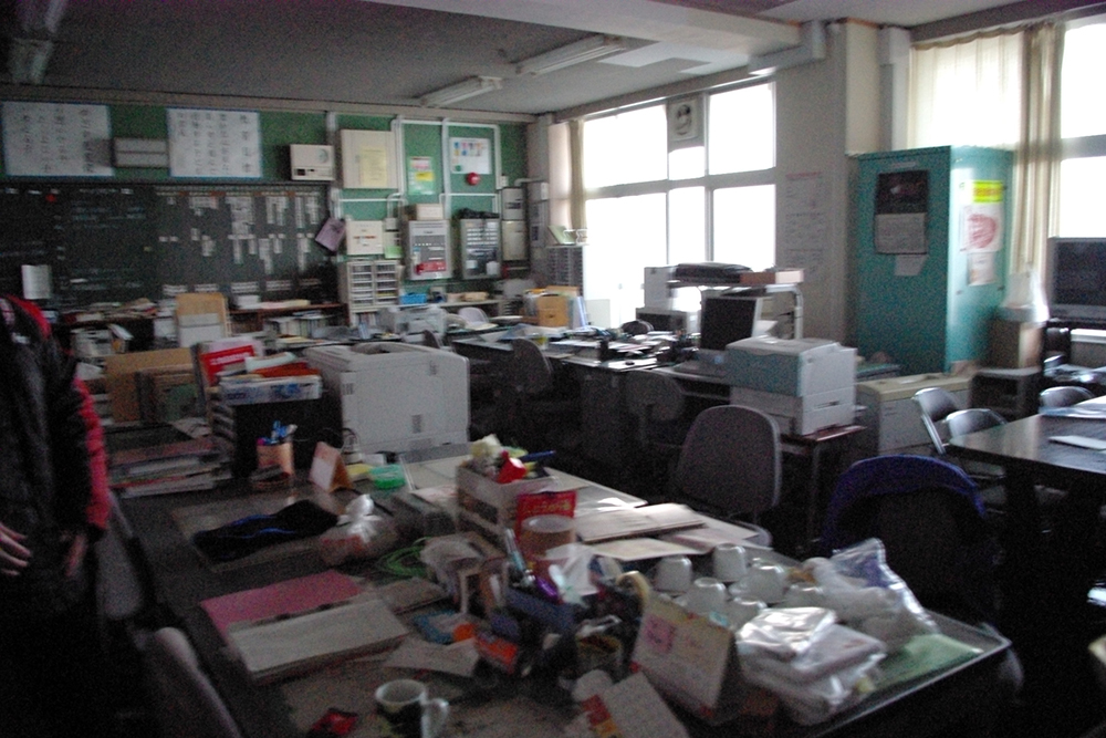 仙台市立荒浜小学校定点観測写真05〈２階職員室〉