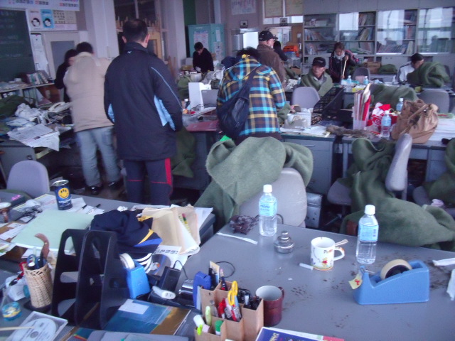 2011年3月12日の中野小学校職員室